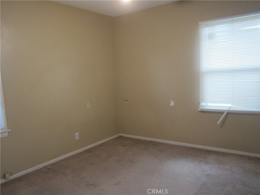 6725 De Anza Avenue Riverside, CA 92506 - Photo 14 of 25 an empty room with a window