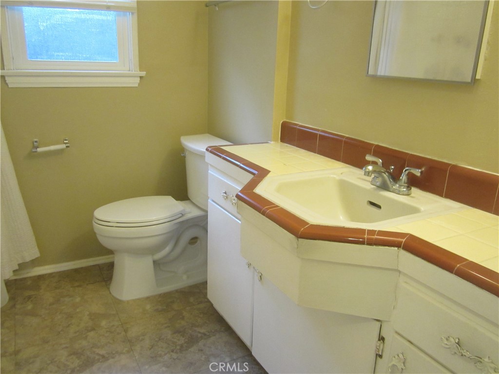 6725 De Anza Avenue Riverside, CA 92506 - Photo 21 of 25 a bathroom with a sink and toilet