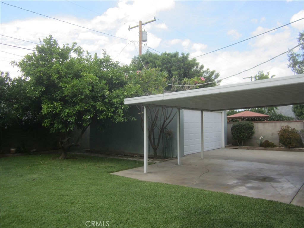 6725 De Anza Avenue Riverside, CA 92506 - Photo 24 of 25 a view of a car garage