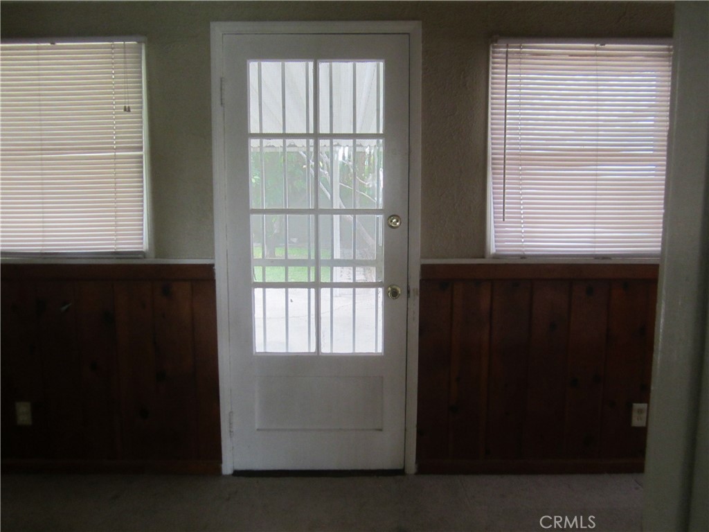 6725 De Anza Avenue Riverside, CA 92506 - Photo 4 of 25 a view of an empty room with a window