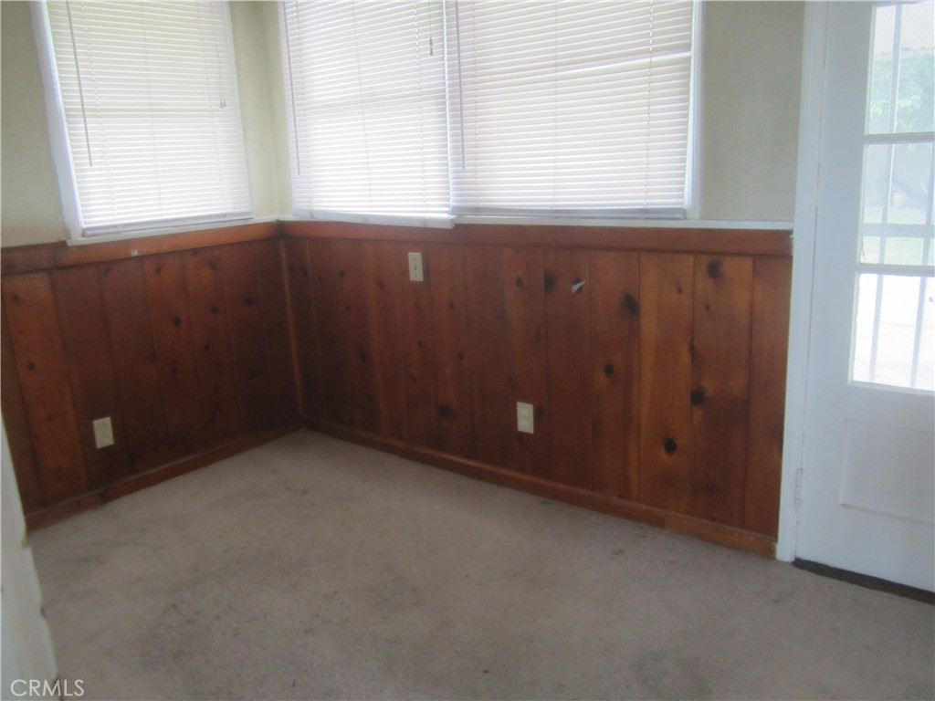 6725 De Anza Avenue Riverside, CA 92506 - Photo 5 of 25 an empty room with windows