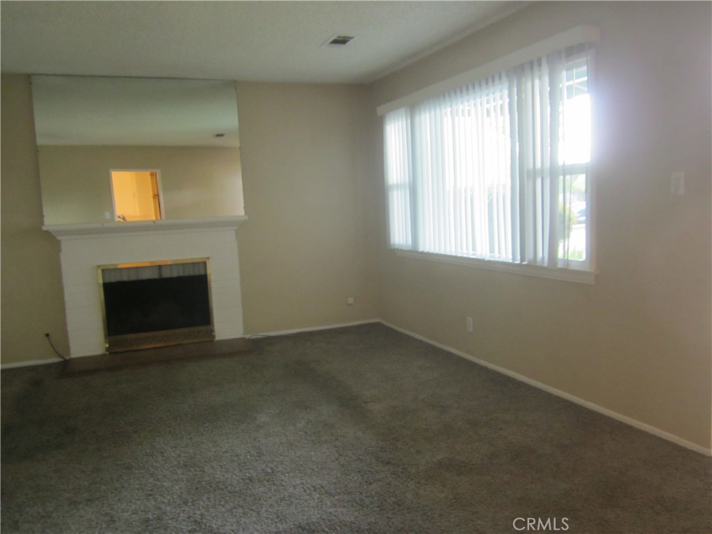 6725 De Anza Avenue Riverside, CA 92506 - Photo 7 of 25 an empty room with windows