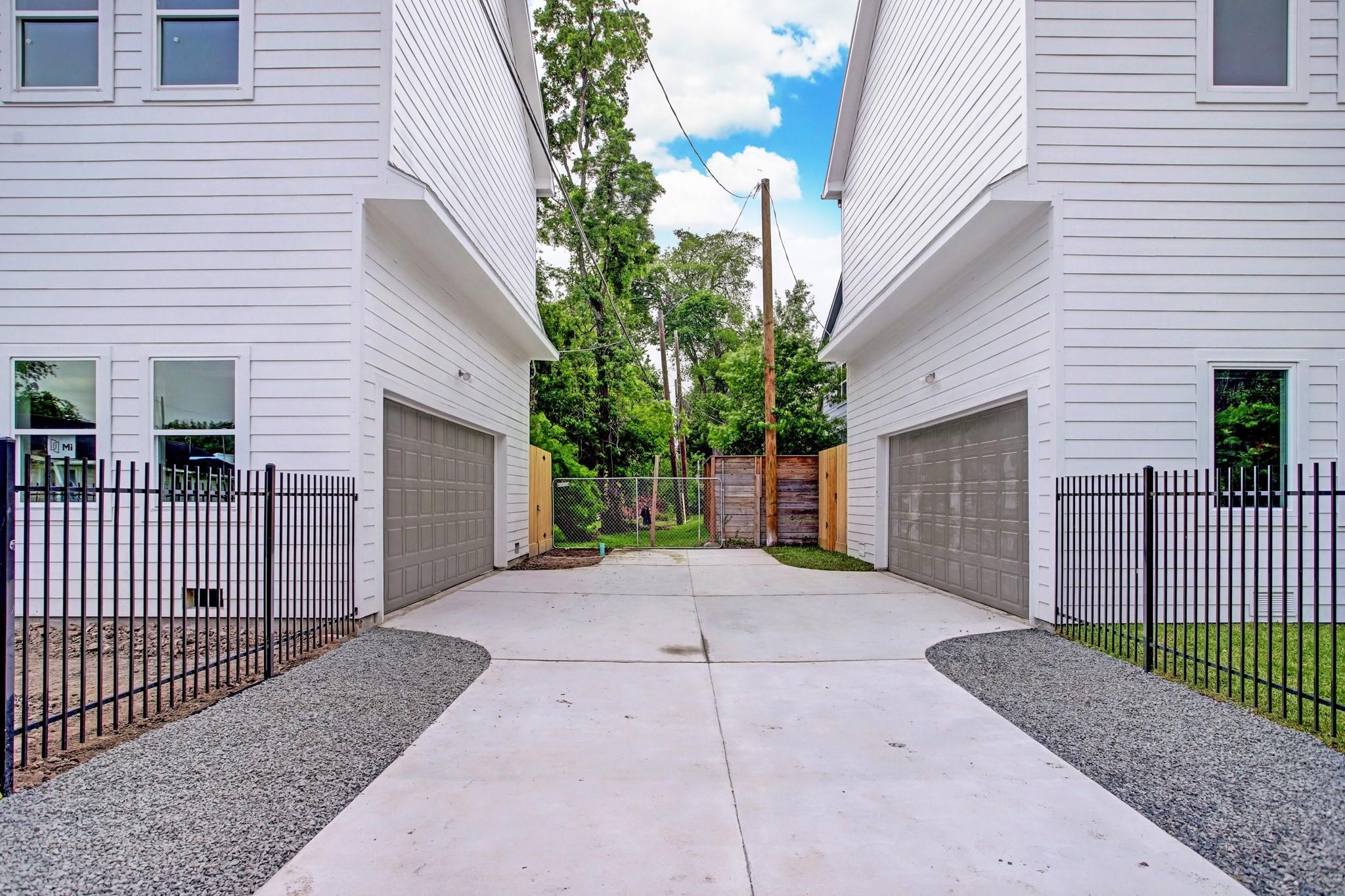 3827 Arlington Street Houston, TX 77018 - Photo 2 of 39 a view of a house with a street