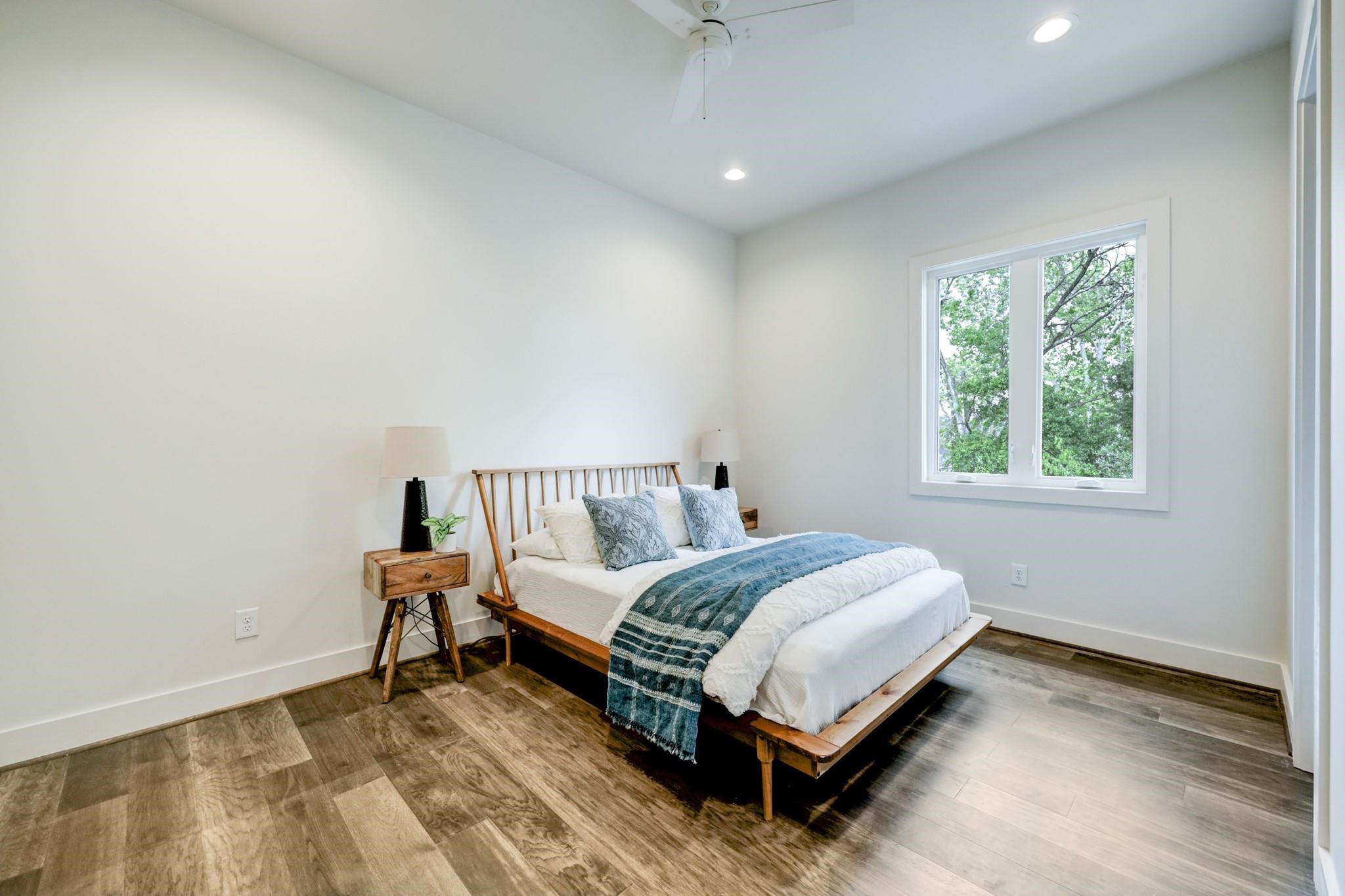 3827 Arlington Street Houston, TX 77018 - Photo 32 of 39 a room with a bed and a window