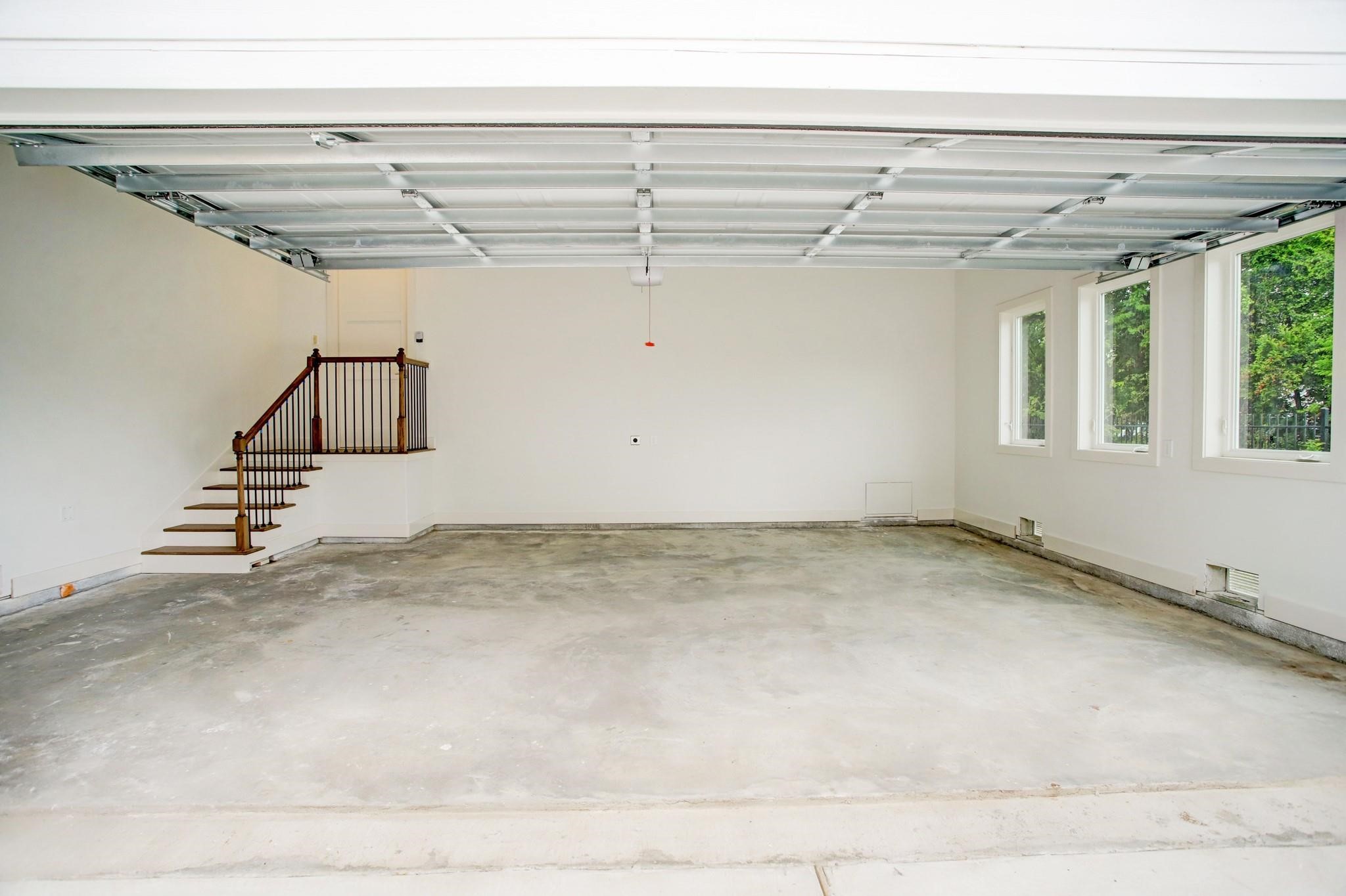 3827 Arlington Street Houston, TX 77018 - Photo 37 of 39 a view of a garage