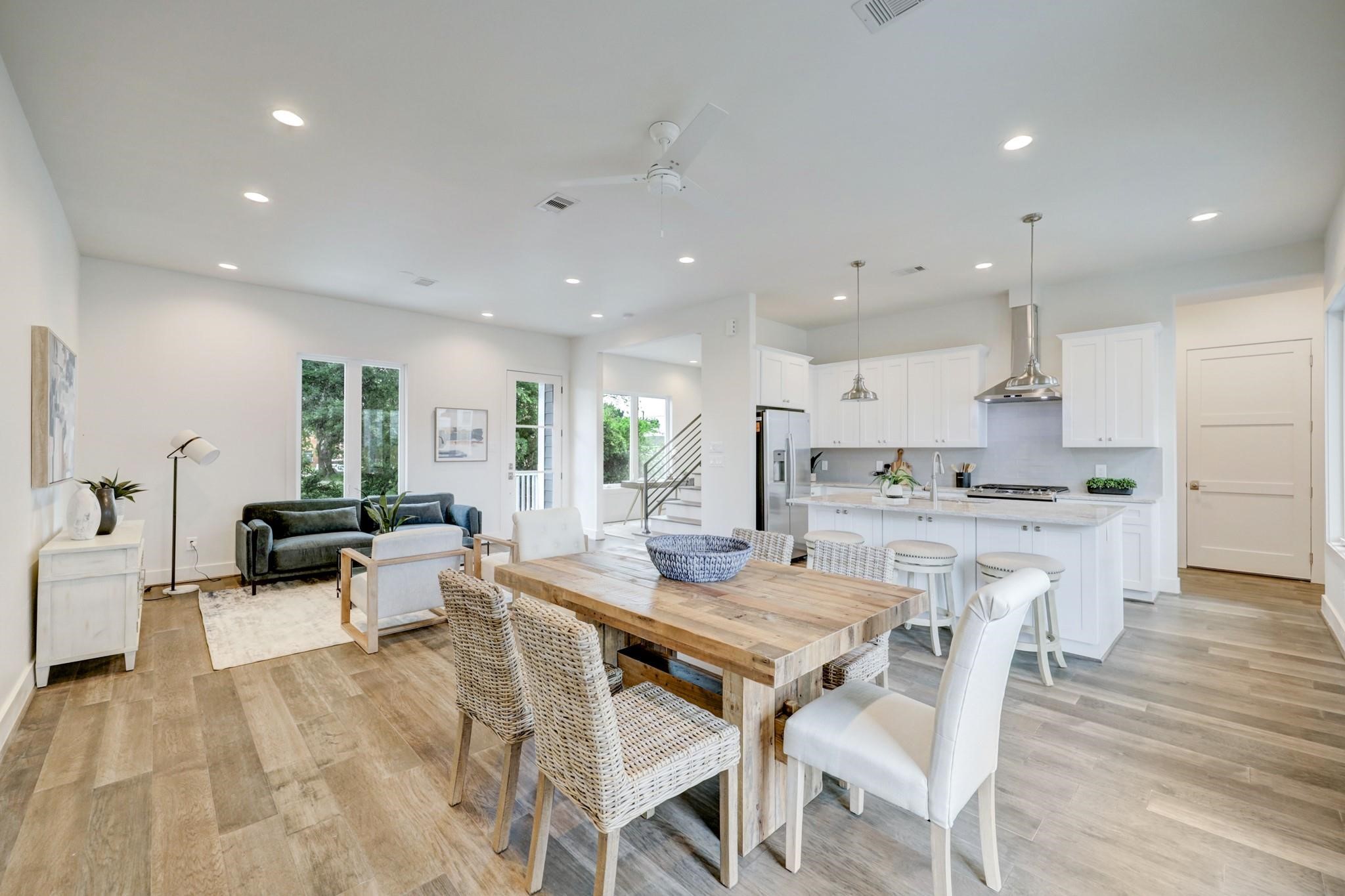 3827 Arlington Street Houston, TX 77018 - Photo 9 of 39 a view of a dining room with furniture
