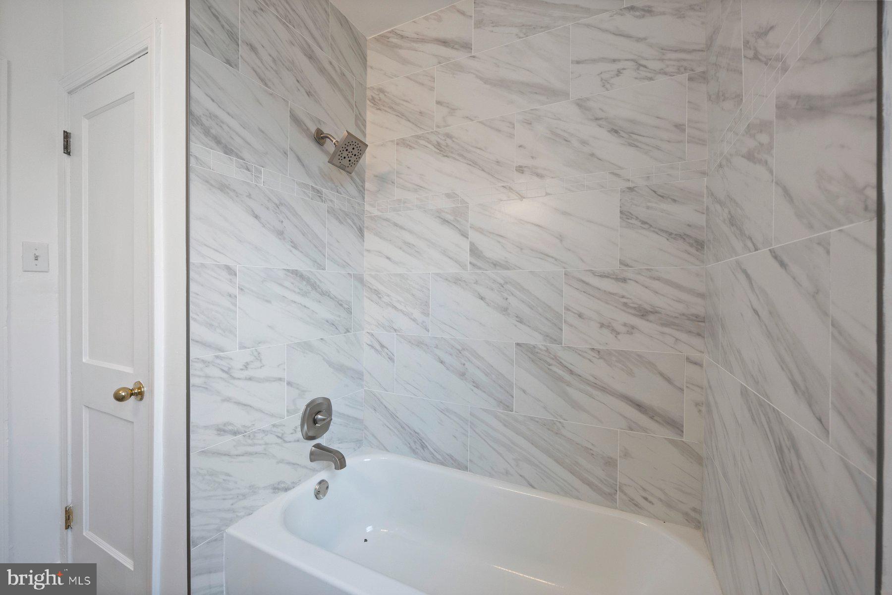 1210 Glenhaven Road Baltimore, MD 21239 - Photo 9 of 16 2nd floor tub