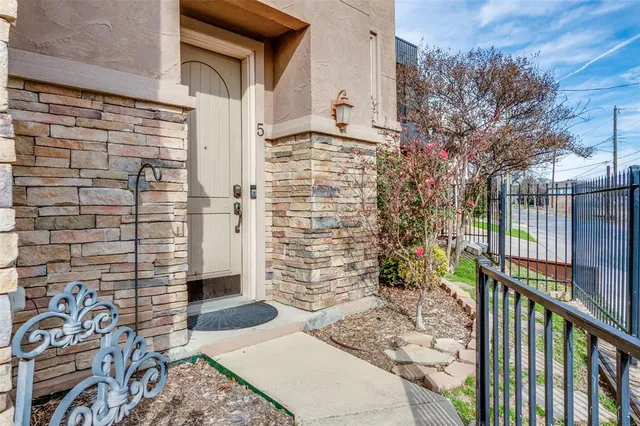 $2,950 | 4519 Lafayette Street, Unit 5, Dallas, TX 75204