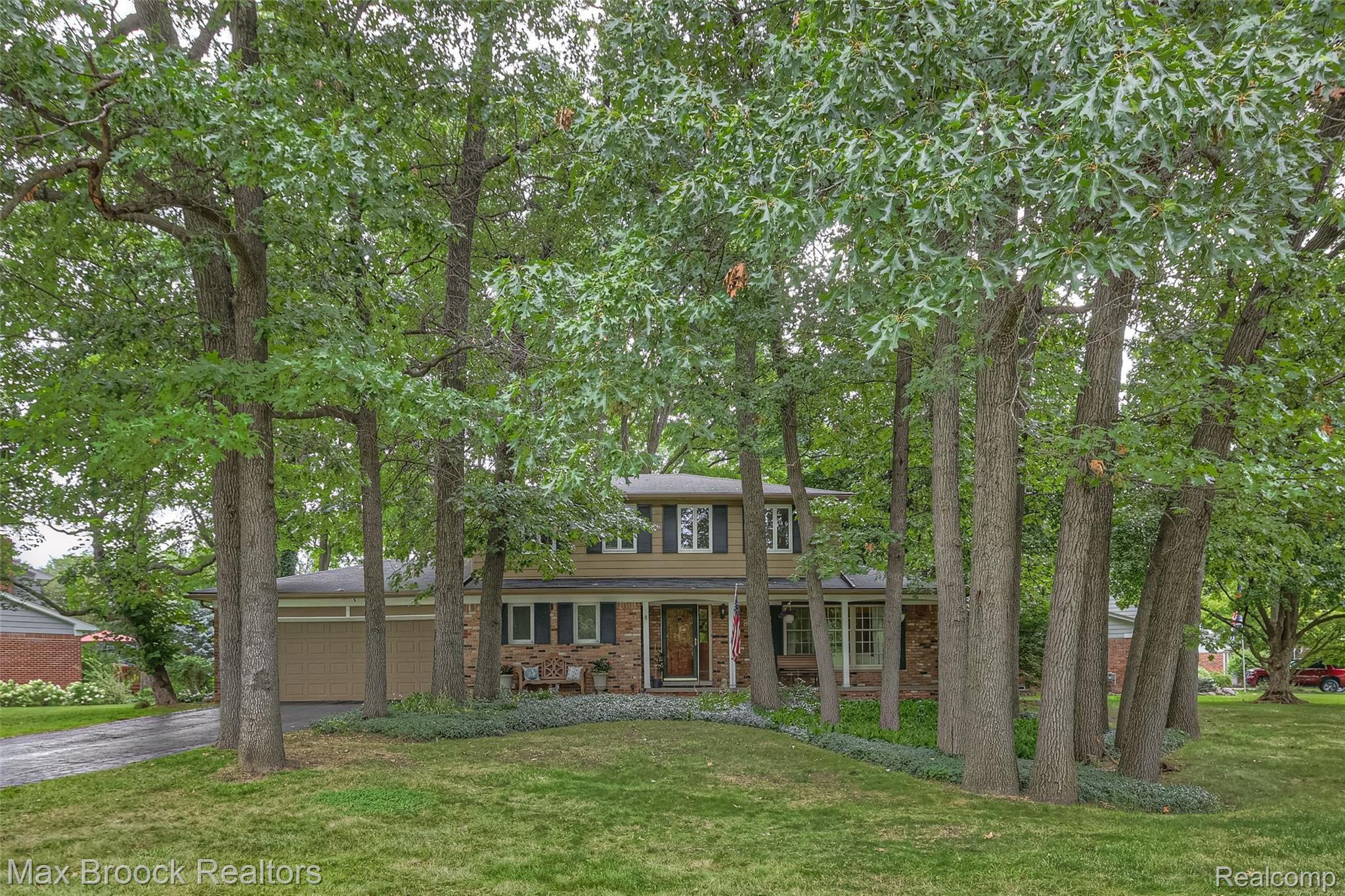 2633 Rambling Way Bloomfield Hills, MI 48302 - Photo 1 of 30 -2.jpg