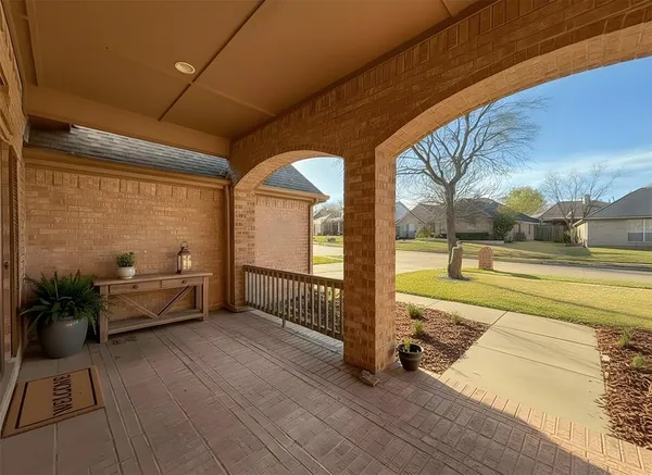 $549,900 | 2025 Fair Oaks Circle, Corinth, TX 76210