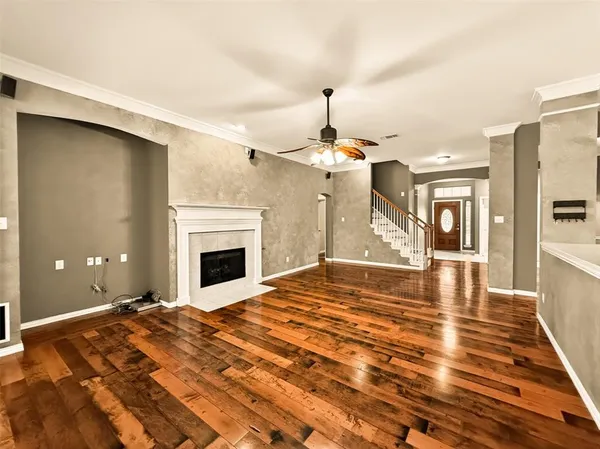 a view of a livingroom with a fireplace