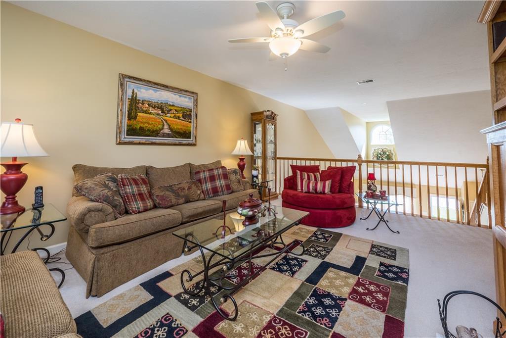 5534 Lantern Hill Extension Pittsburgh, PA 15236 - Photo 22 of 33 a living room with furniture