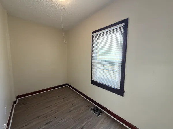 $899 | 321 West 32nd Street, Indianapolis, IN 46208