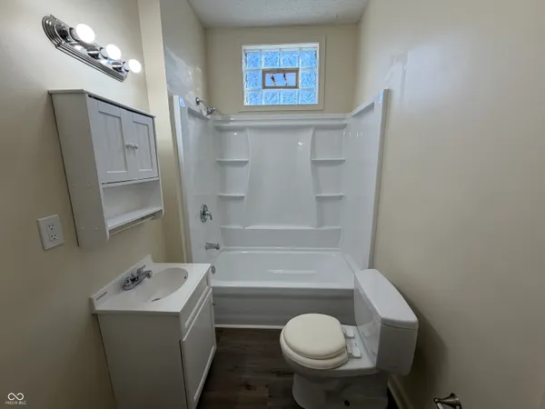 $899 | 321 West 32nd Street, Indianapolis, IN 46208