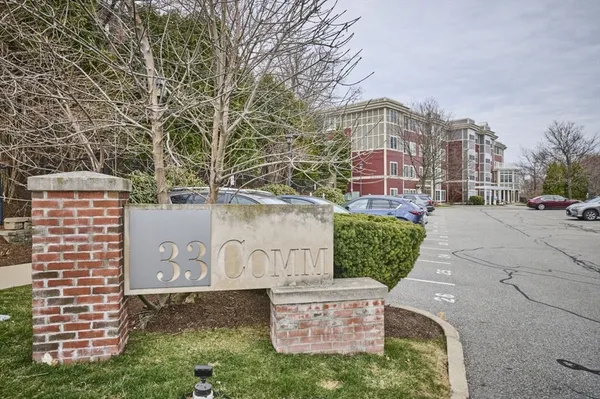 $835,000 | 35 Commonwealth Avenue, Unit 103, Newton, MA 02467