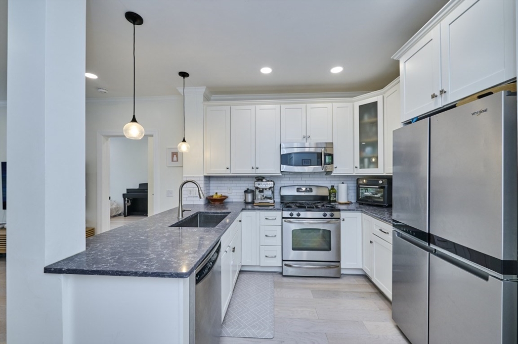 35 Commonwealth Avenue, Unit 103 Newton, MA 02467 - Photo 4 of 27