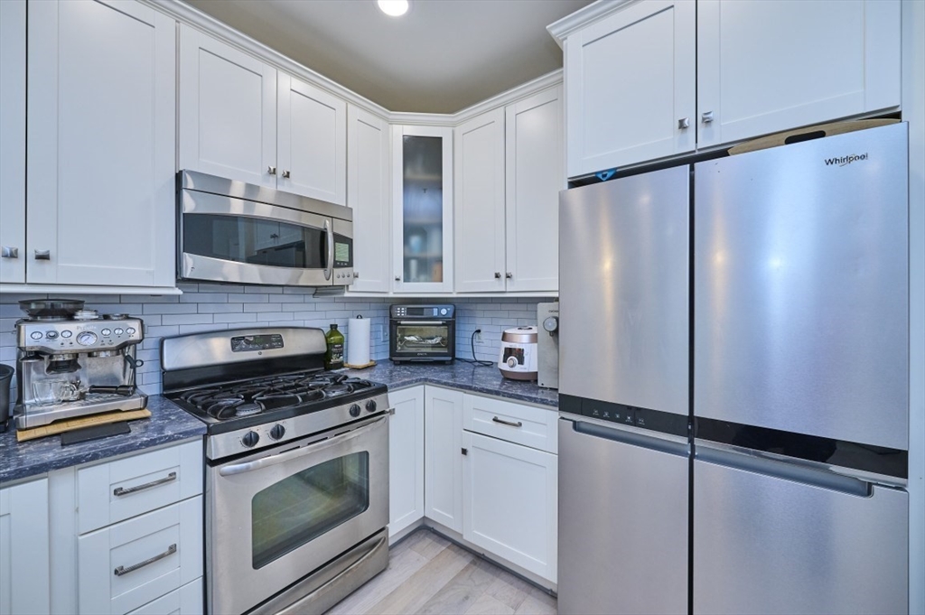 35 Commonwealth Avenue, Unit 103 Newton, MA 02467 - Photo 5 of 27