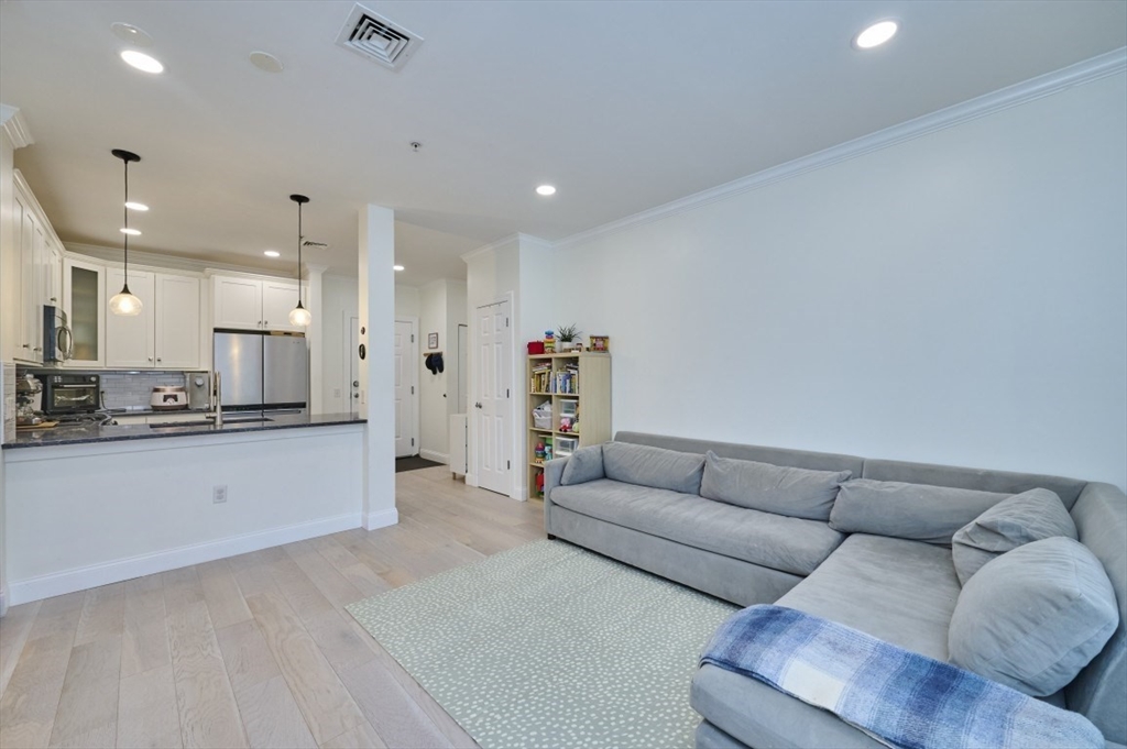 35 Commonwealth Avenue, Unit 103 Newton, MA 02467 - Photo 9 of 27