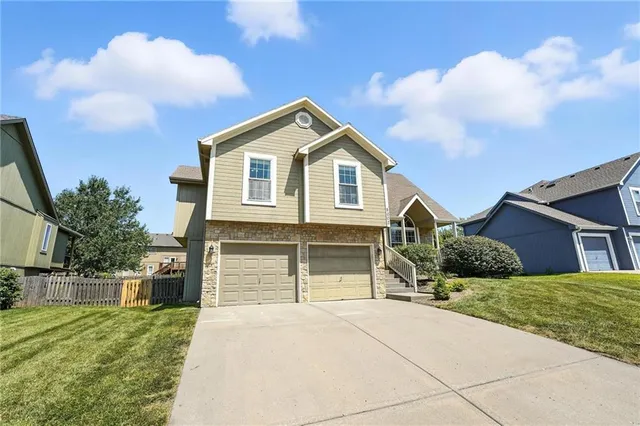 $395,000 | 8002 Northeast 111th Terrace, Kansas City, MO 64157