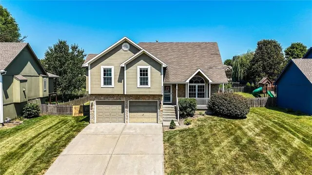 $395,000 | 8002 Northeast 111th Terrace, Kansas City, MO 64157