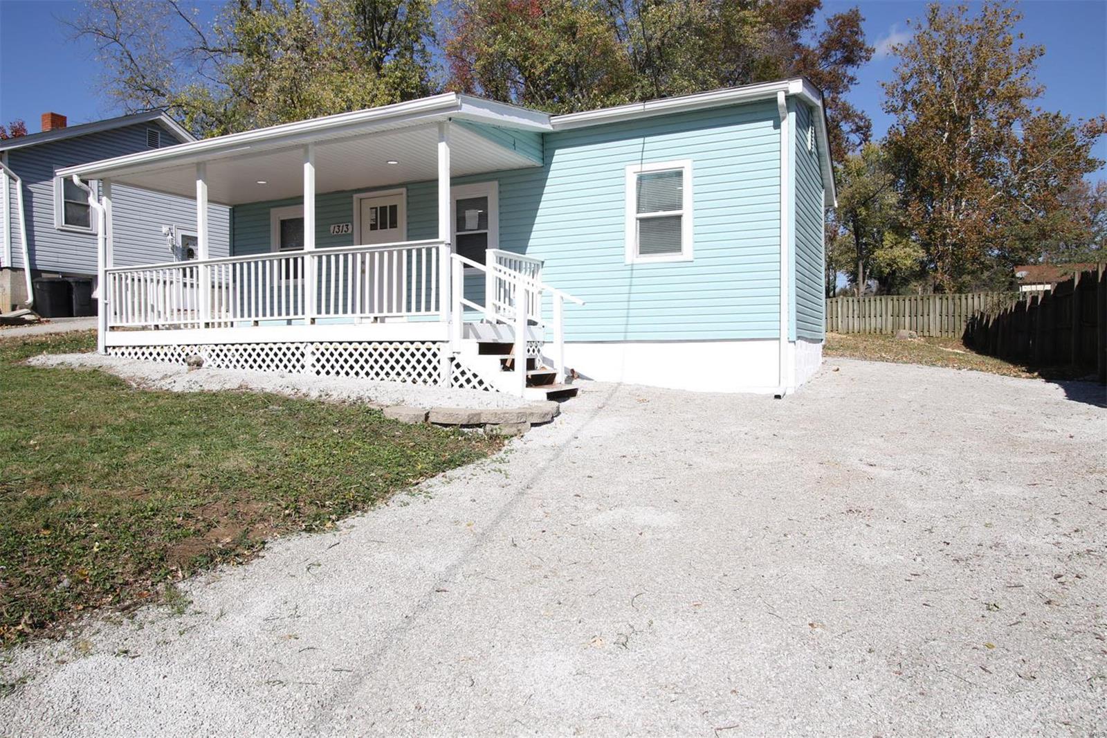 1313 12th Street Cottage Hills, IL 62018 - Photo 2 of 14