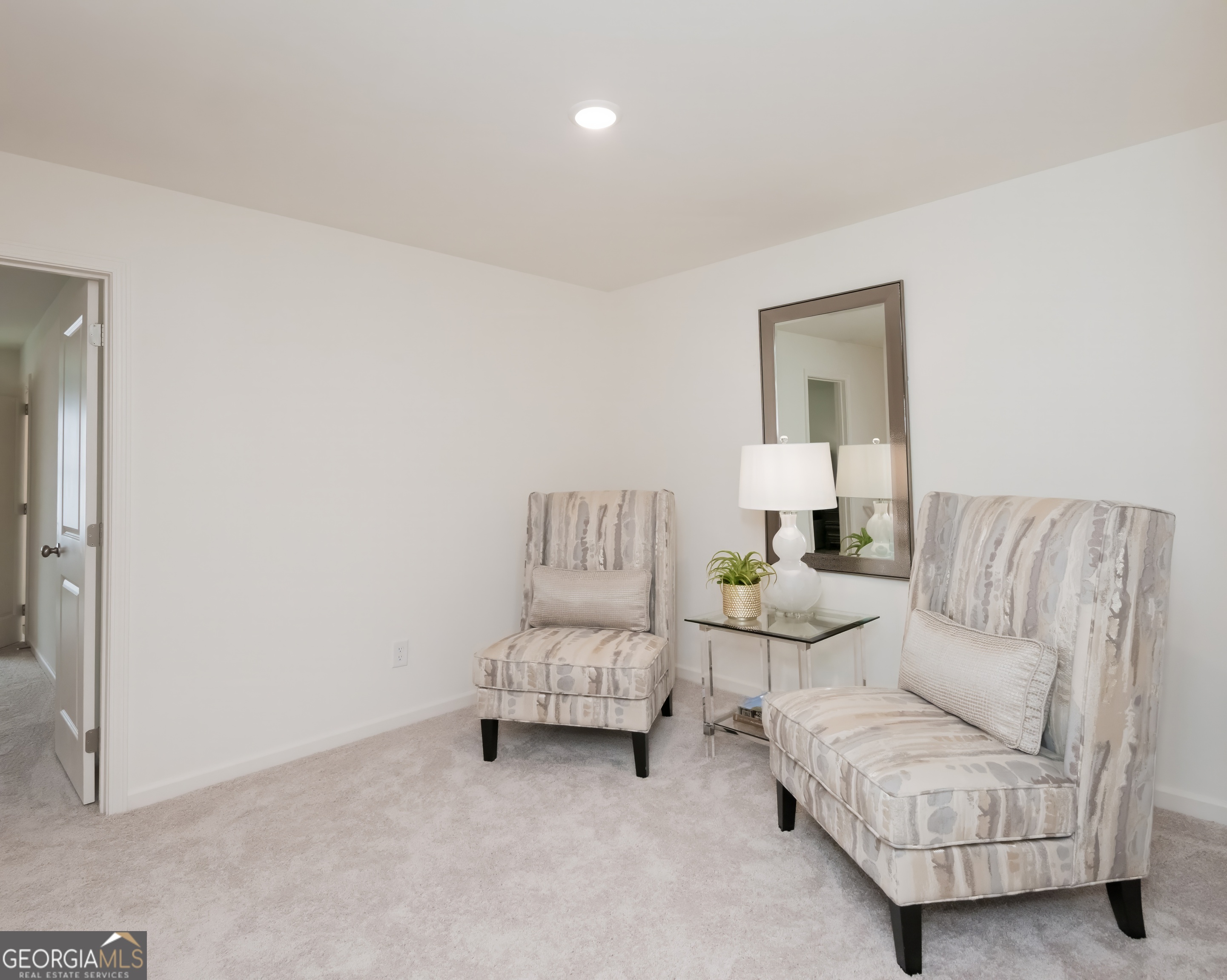 2553 Riverside Court Northeast Conyers, GA 30013 - Photo 22 of 40 a living room with furniture and a lamp