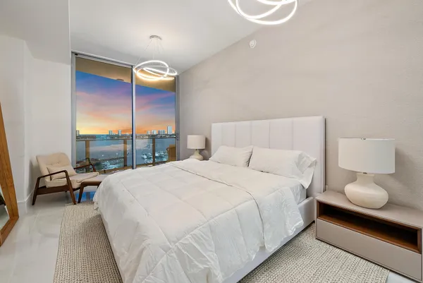 $11,500 | 220 Lake Shore Drive, Unit 1008, Lake Park, FL 33403