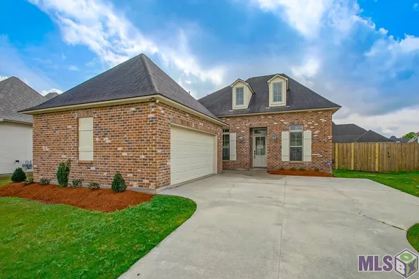 $345,000 | 39327 Ironwood Avenue, Prairieville, LA 70769