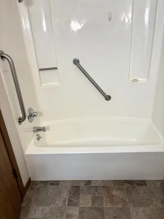 $861 | 109 North 4th Avenue, Unit 5, Parkers Prairie, MN 56361