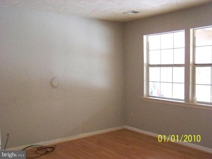 17377 Waterloo Road Amissville, VA 20106 - Photo 4 of 9 Living Room