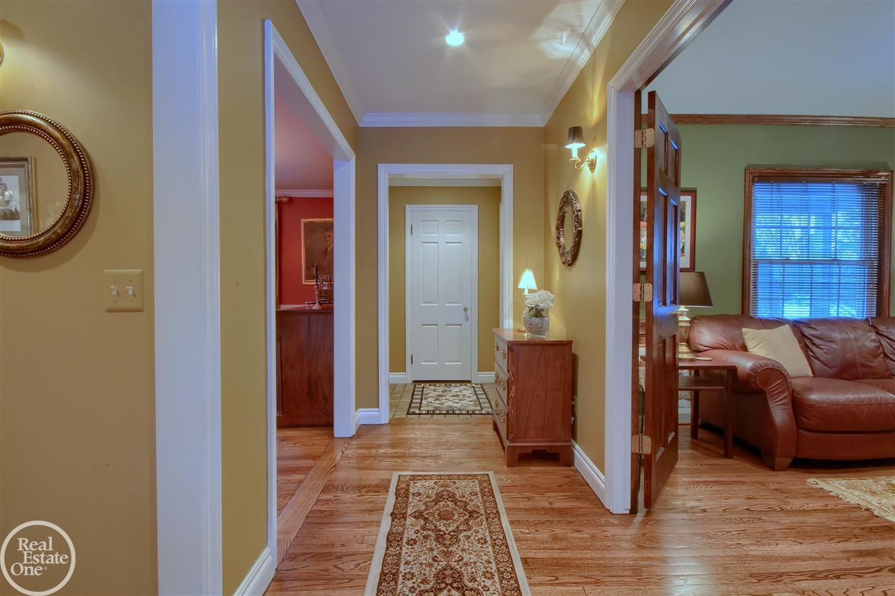 798 Pemberton Road Grosse Pointe, MI 48230 - Photo 7 of 47 Foyer