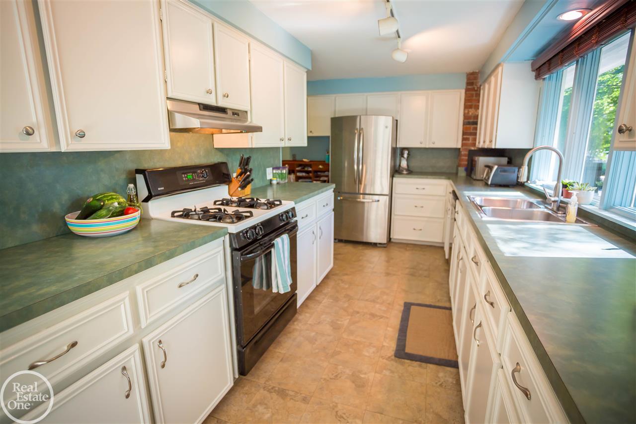 3276 Riverside Drive Port Huron, MI 48060 - Photo 18 of 60