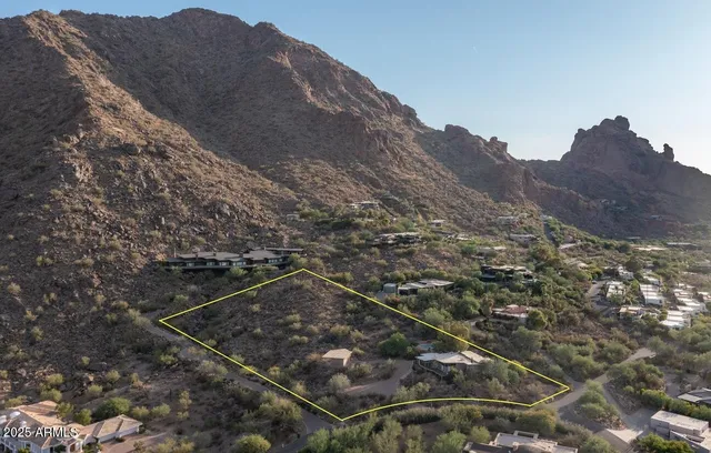 a aerial view of house with mountain view