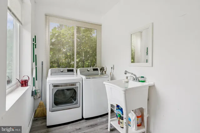 a view of living room with washer and dryer