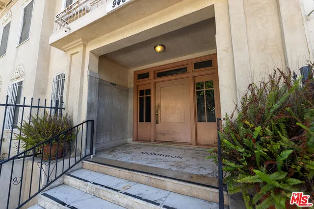 a view of a entrance door of the house