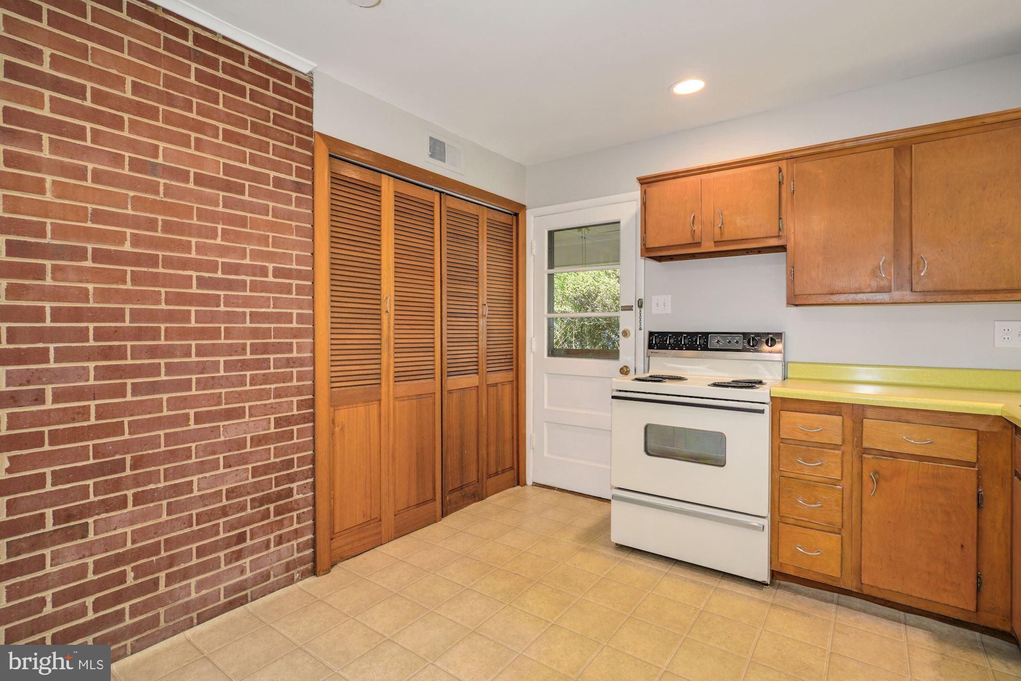 7601 Cosgrove Place Springfield, VA 22151 - Photo 9 of 27 Gallery Image 9