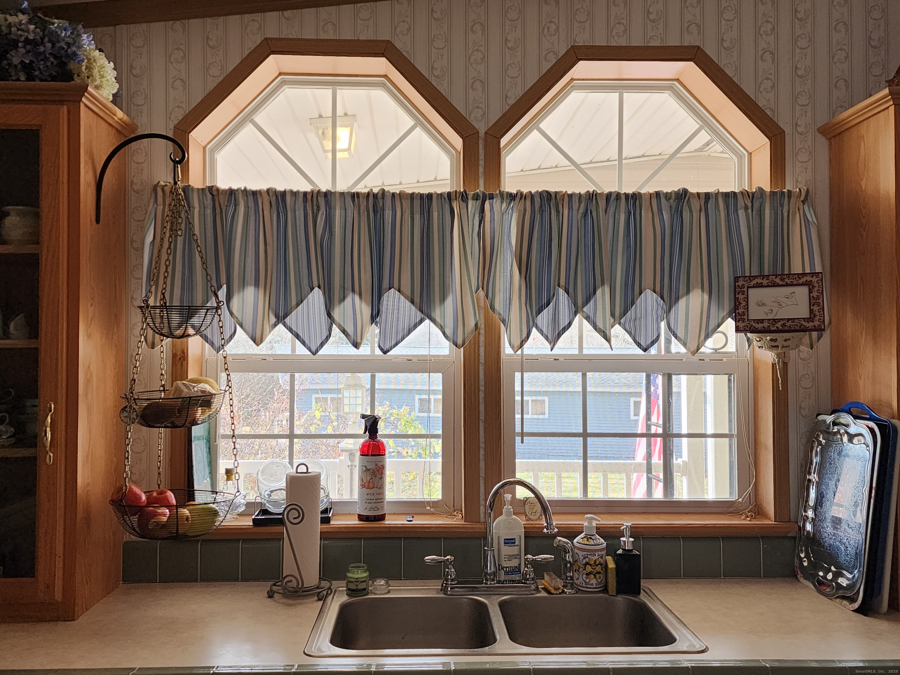 43 Evergreen Park Clinton, CT 06413 - Photo 16 of 43 a front view of retail shop with outdoor seating