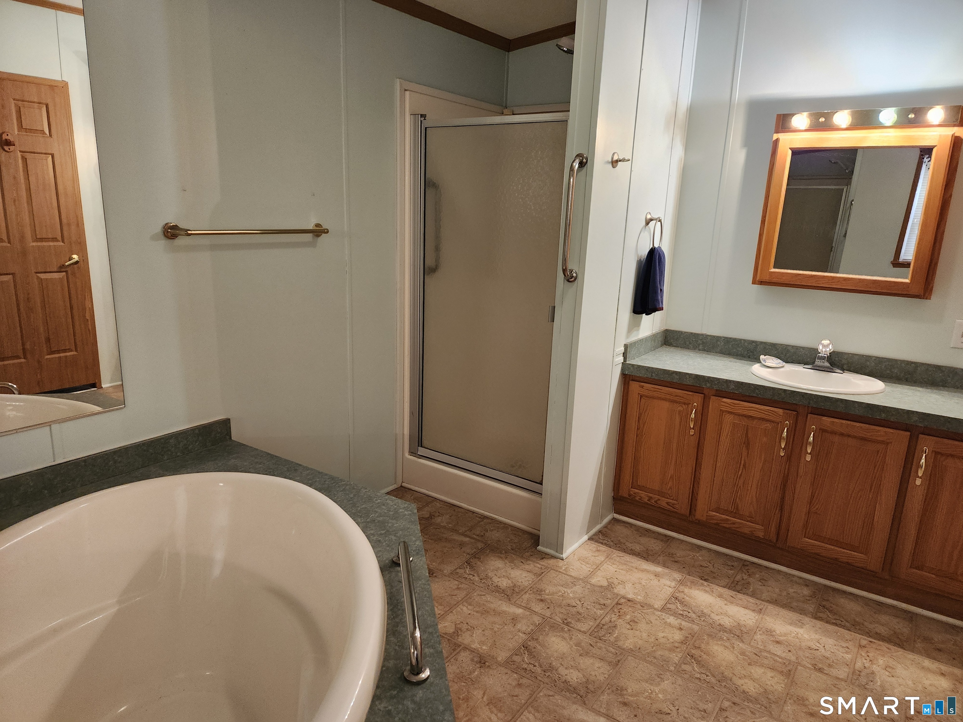 43 Evergreen Park Clinton, CT 06413 - Photo 28 of 43 a bathroom with a bathtub and a sink