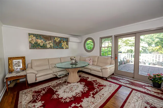 $1,399,000 | 90 East Broadway, Roslyn, NY 11576