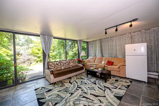 $1,399,000 | 90 East Broadway, Roslyn, NY 11576