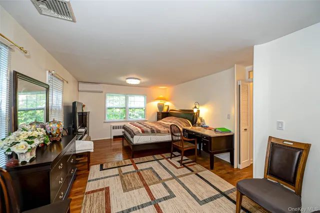 $1,399,000 | 90 East Broadway, Roslyn, NY 11576