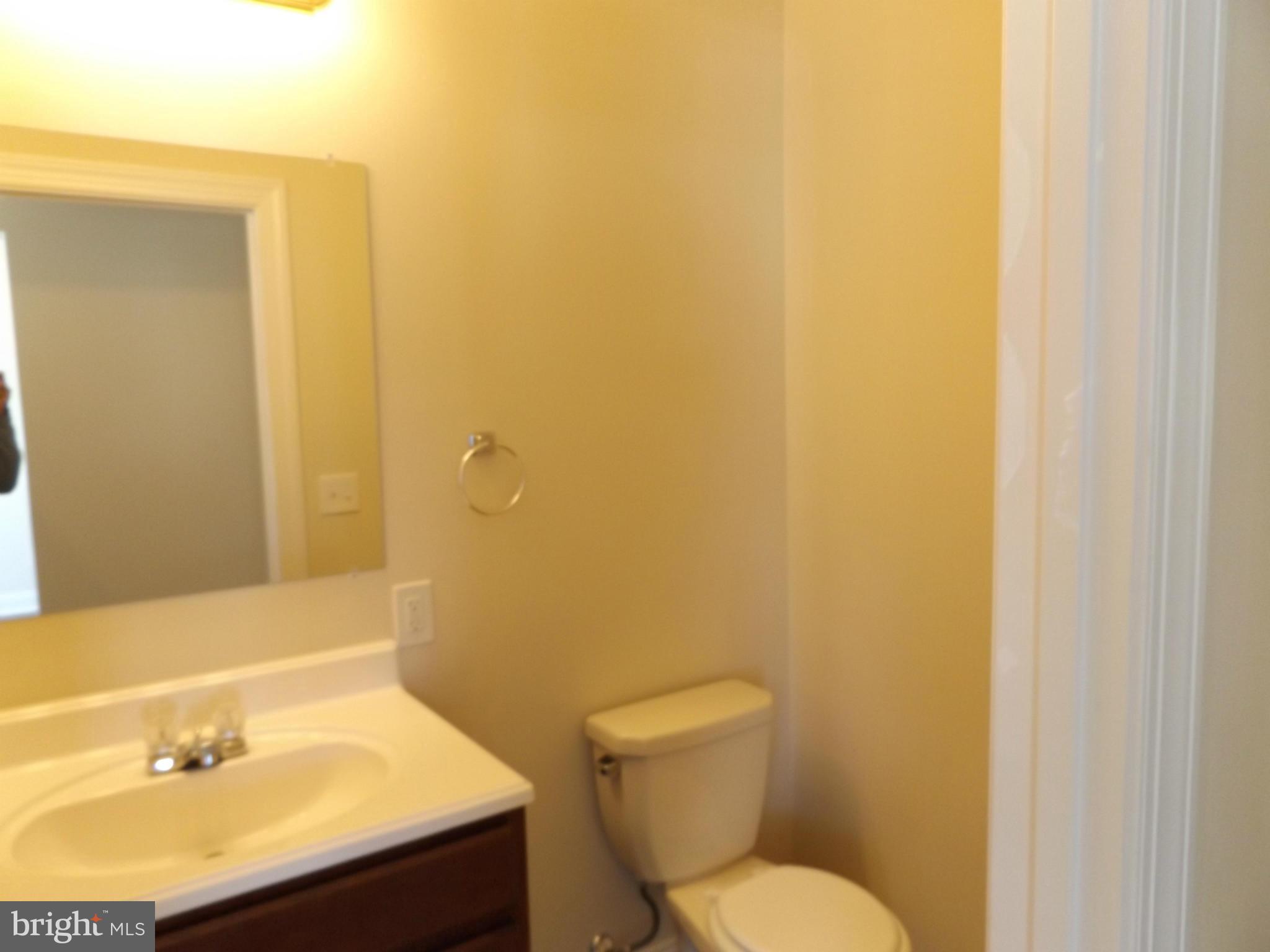 354 Poplar Road Essex, MD 21221 - Photo 14 of 28 Bath