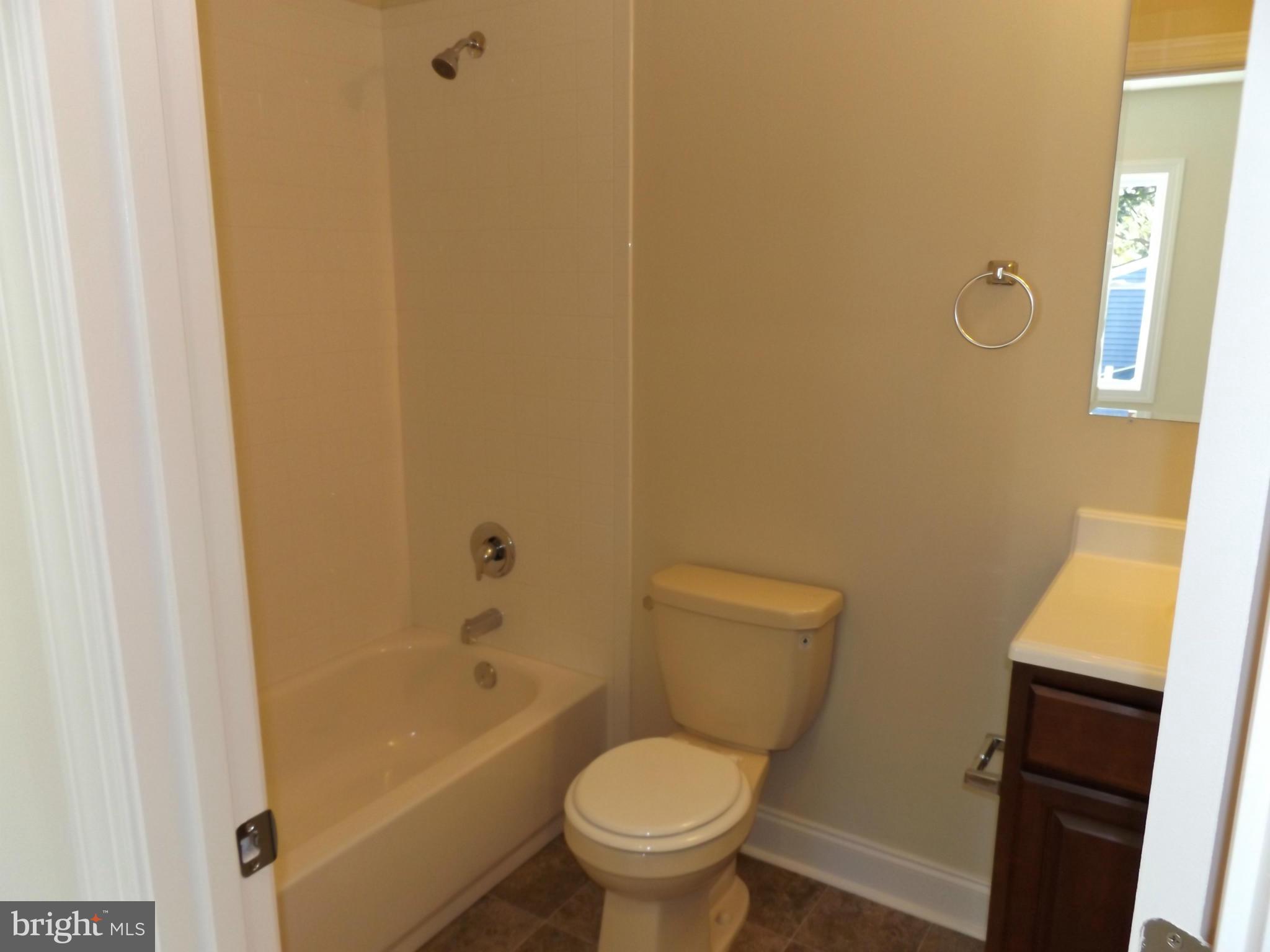 354 Poplar Road Essex, MD 21221 - Photo 23 of 28 Bath