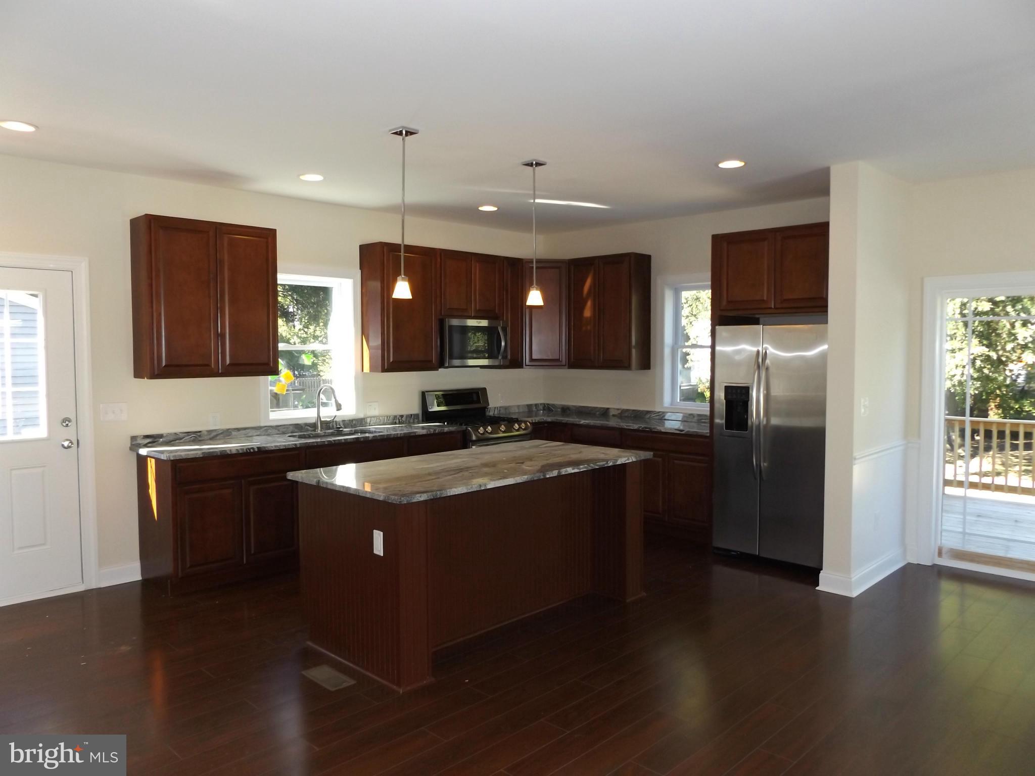 354 Poplar Road Essex, MD 21221 - Photo 4 of 28 Kitchen