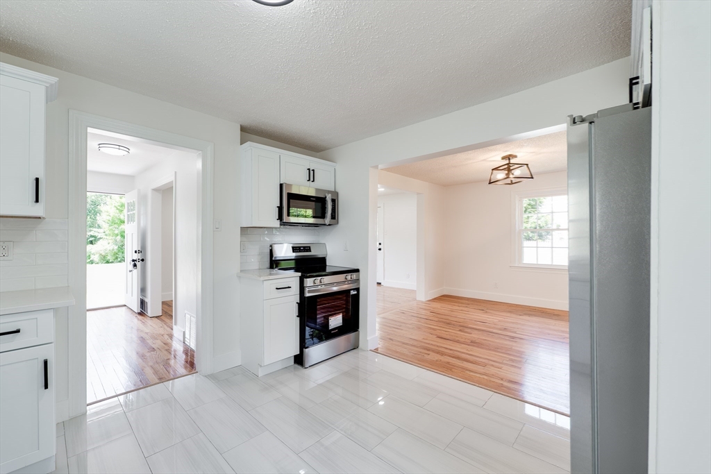 1386 Piper Road West Springfield, MA 01089 - Photo 9 of 39