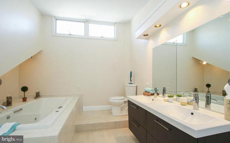 342 Maple Avenue Baltimore, MD 21221 - Photo 19 of 24 Bath (Master)