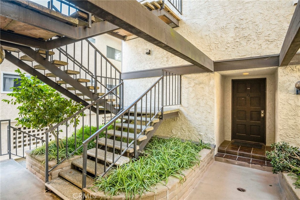 5987 Peacock Ridge Road, Unit 122 Rancho Palos Verdes, CA 90275 - Photo 4 of 31 a view of entryway with a front door