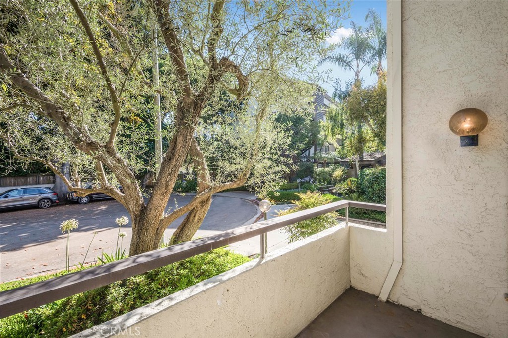5987 Peacock Ridge Road, Unit 122 Rancho Palos Verdes, CA 90275 - Photo 6 of 31 a view of backyard with green space