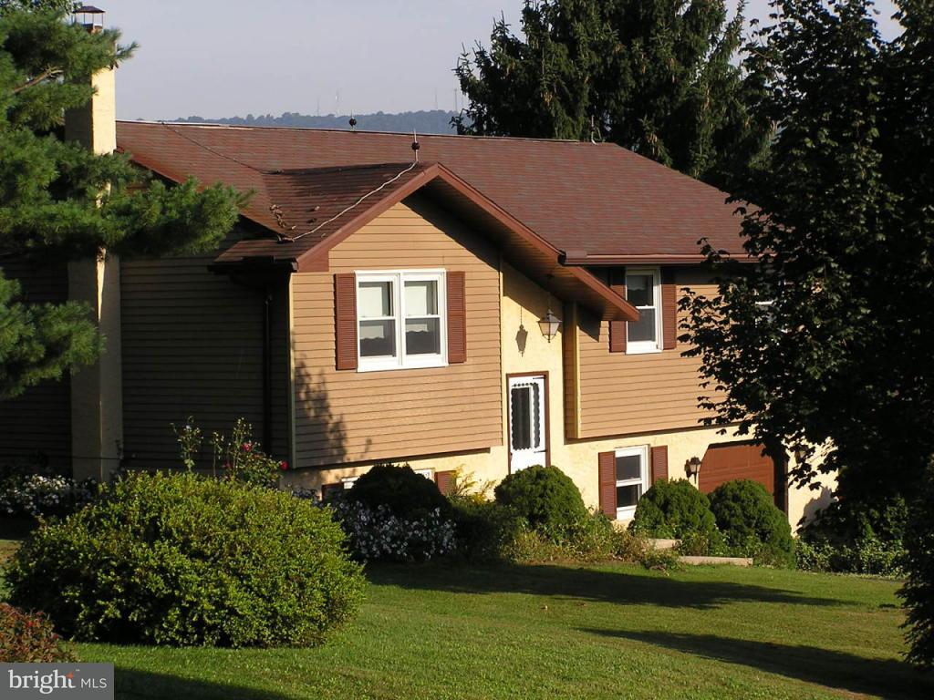 1542 Loop Road Manheim, PA 17545 - Photo 2 of 6