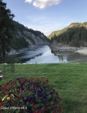 $699,000 | 105 Lehigh Avenue, Metaline Falls, WA 99153